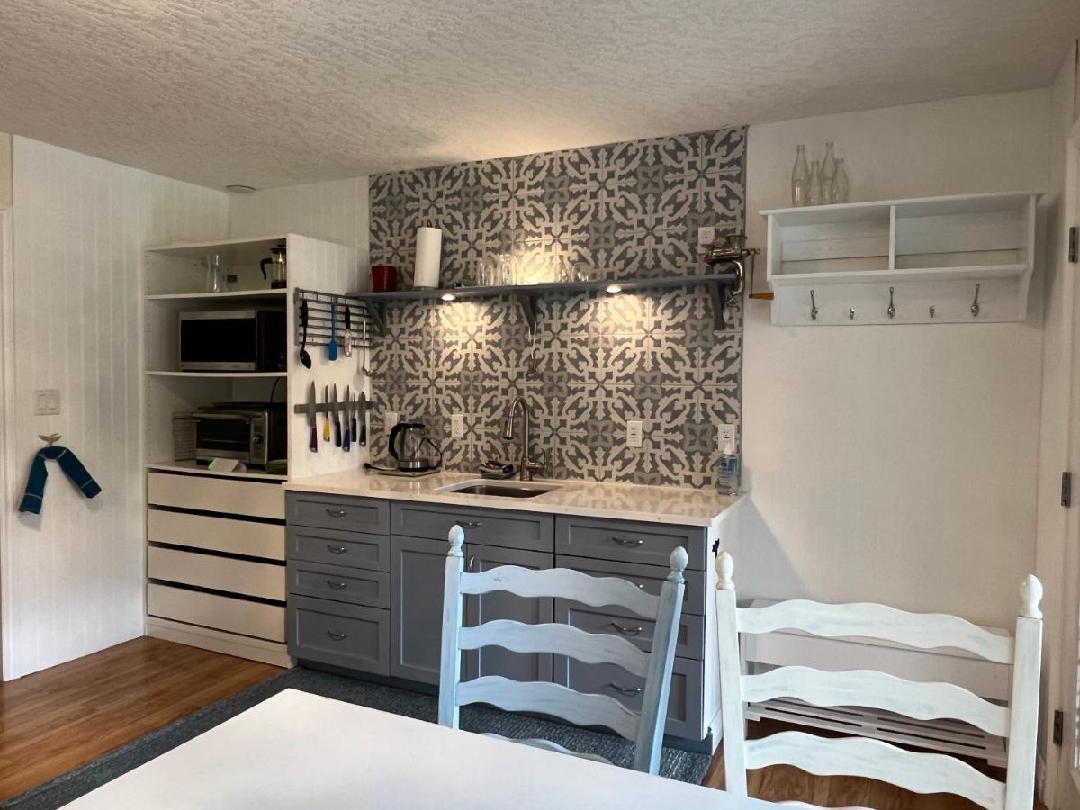 Little Bear Garden View Suites-Hummingbird Royston Exterior photo