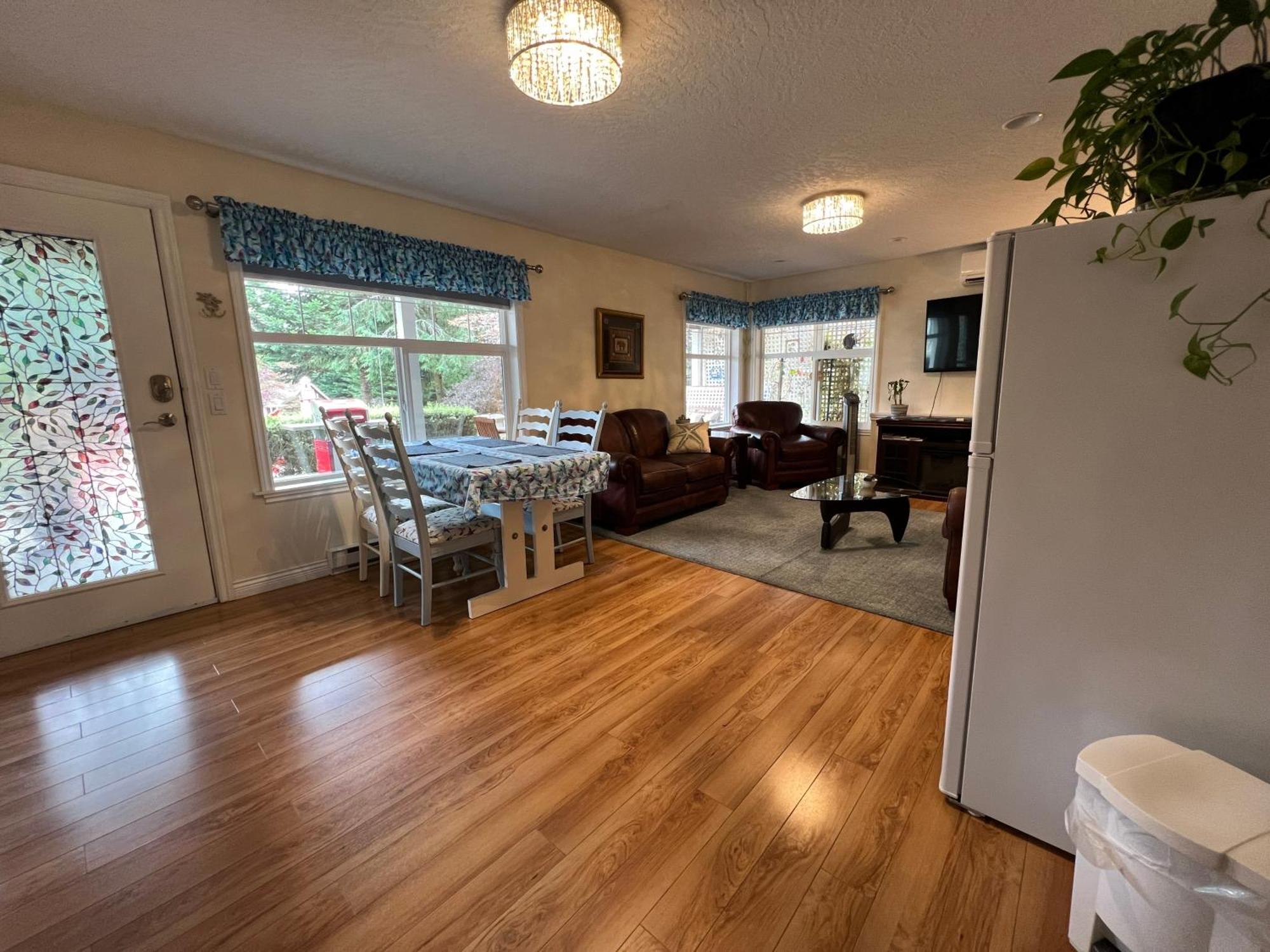 Little Bear Garden View Suites-Hummingbird Royston Exterior photo