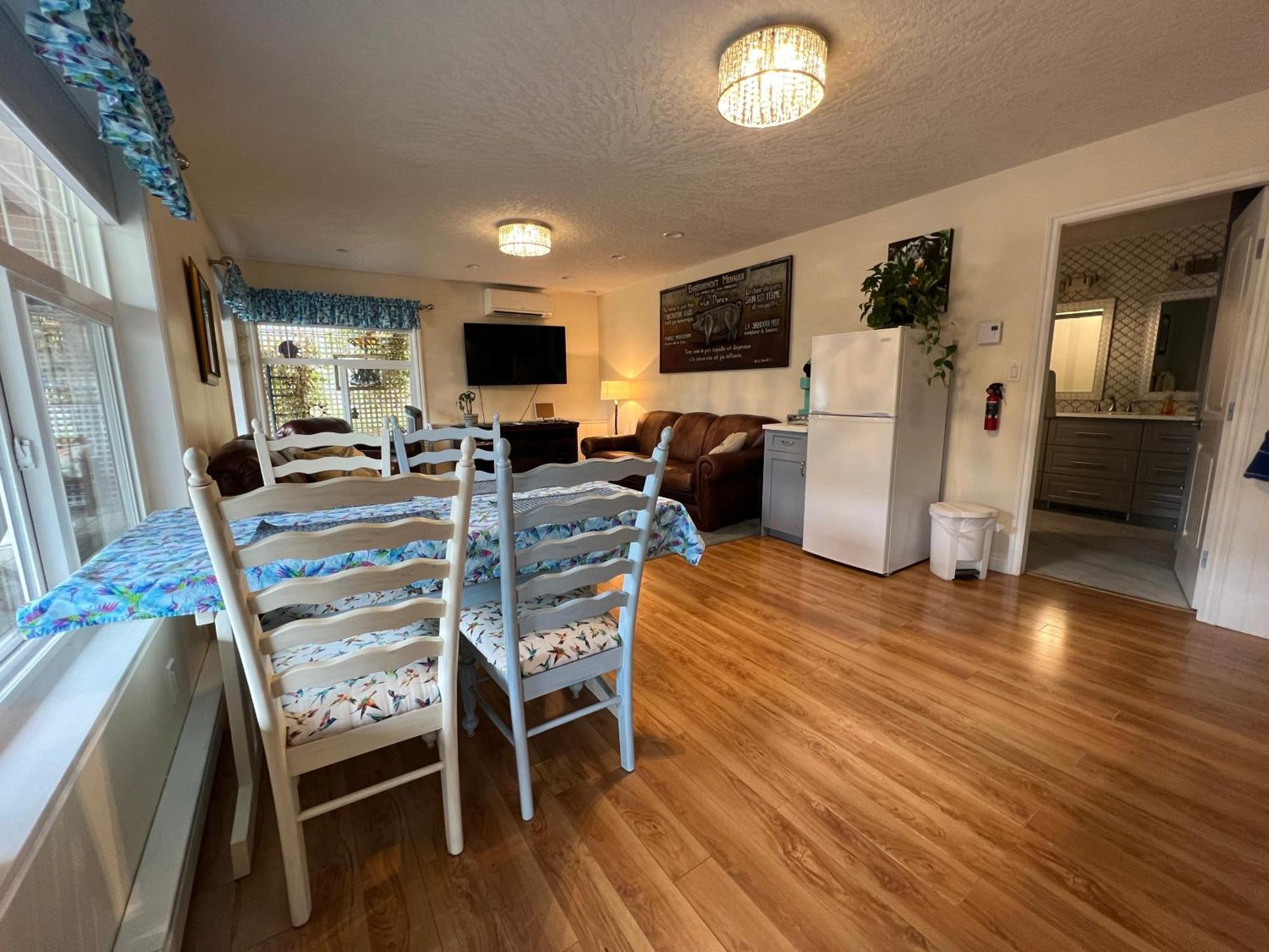 Little Bear Garden View Suites-Hummingbird Royston Exterior photo