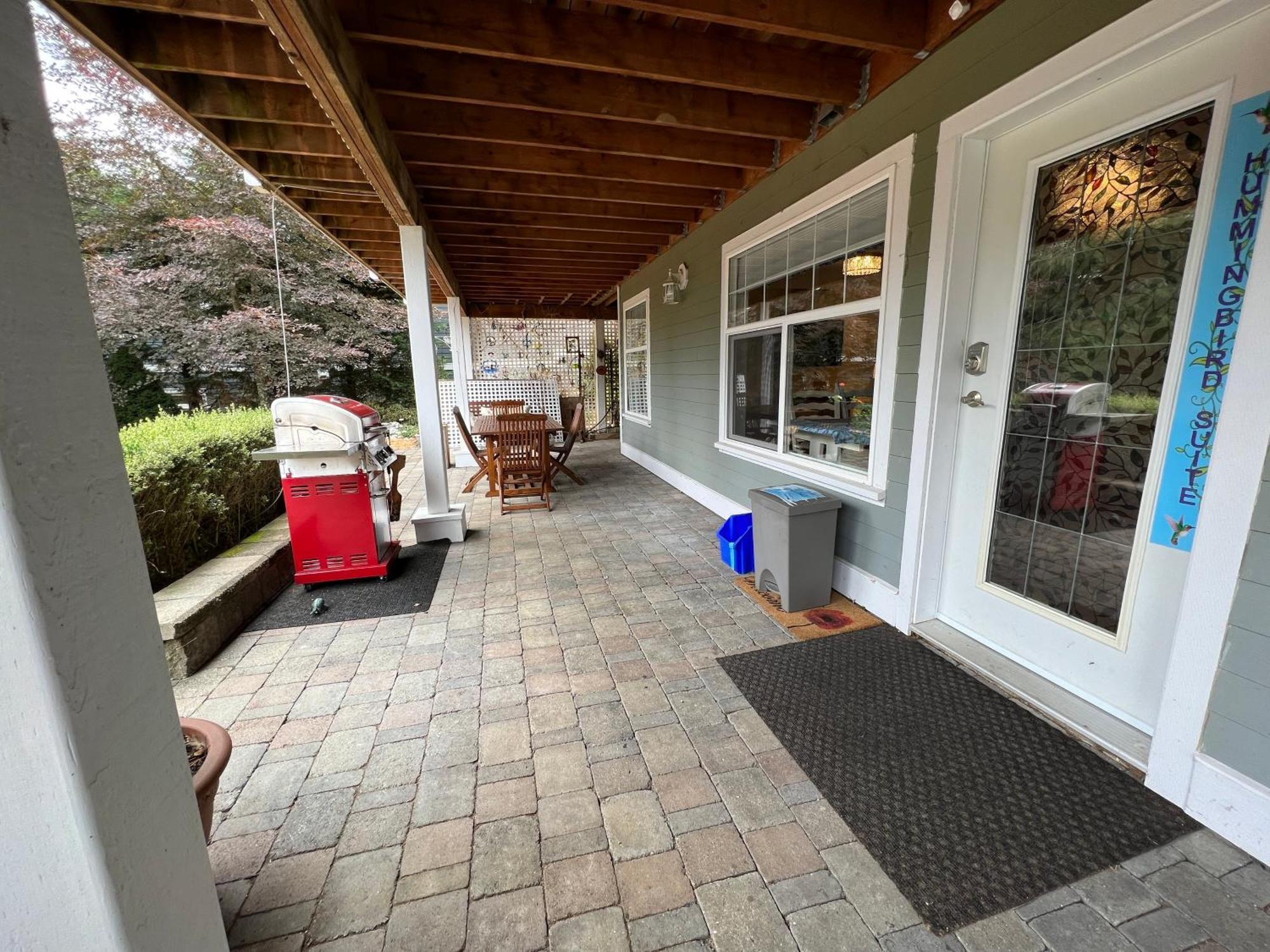 Little Bear Garden View Suites-Hummingbird Royston Exterior photo